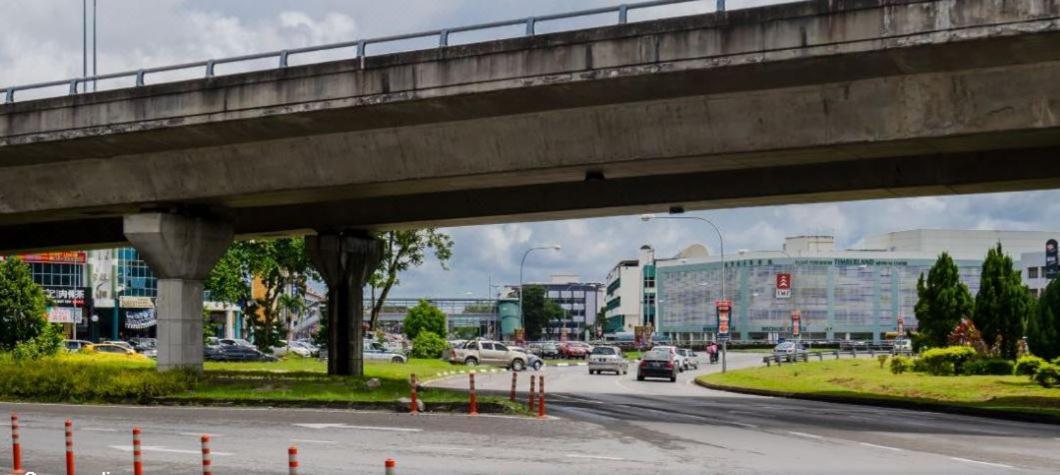 Roxy Hotel & Apartments Kuching Extérieur photo