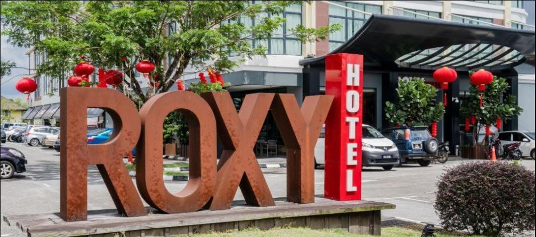 Roxy Hotel & Apartments Kuching Extérieur photo