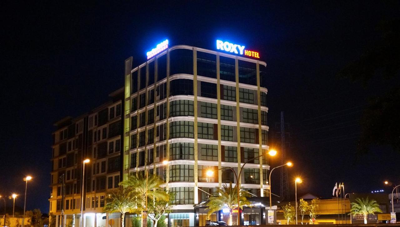 Roxy Hotel & Apartments Kuching Extérieur photo