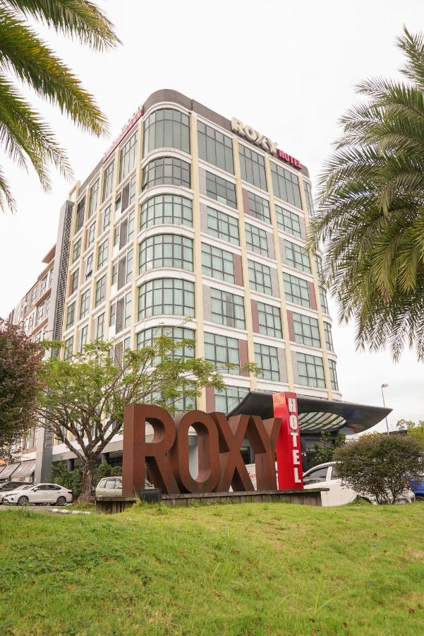 Roxy Hotel & Apartments Kuching Extérieur photo