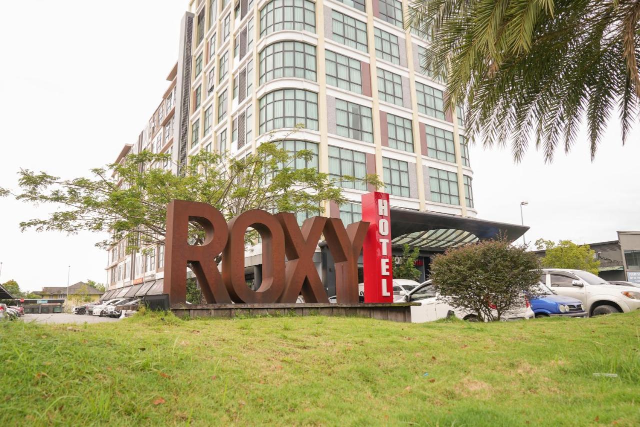 Roxy Hotel & Apartments Kuching Extérieur photo