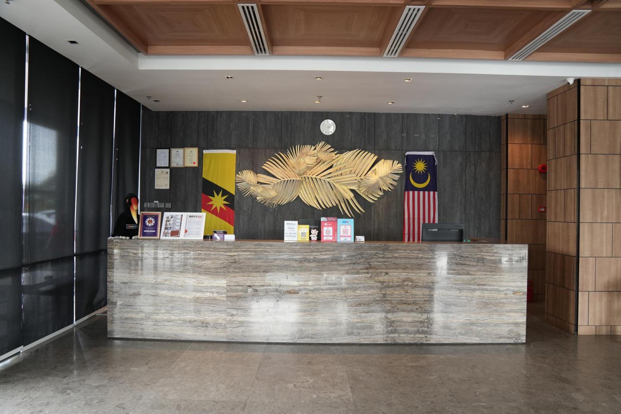 Roxy Hotel & Apartments Kuching Extérieur photo