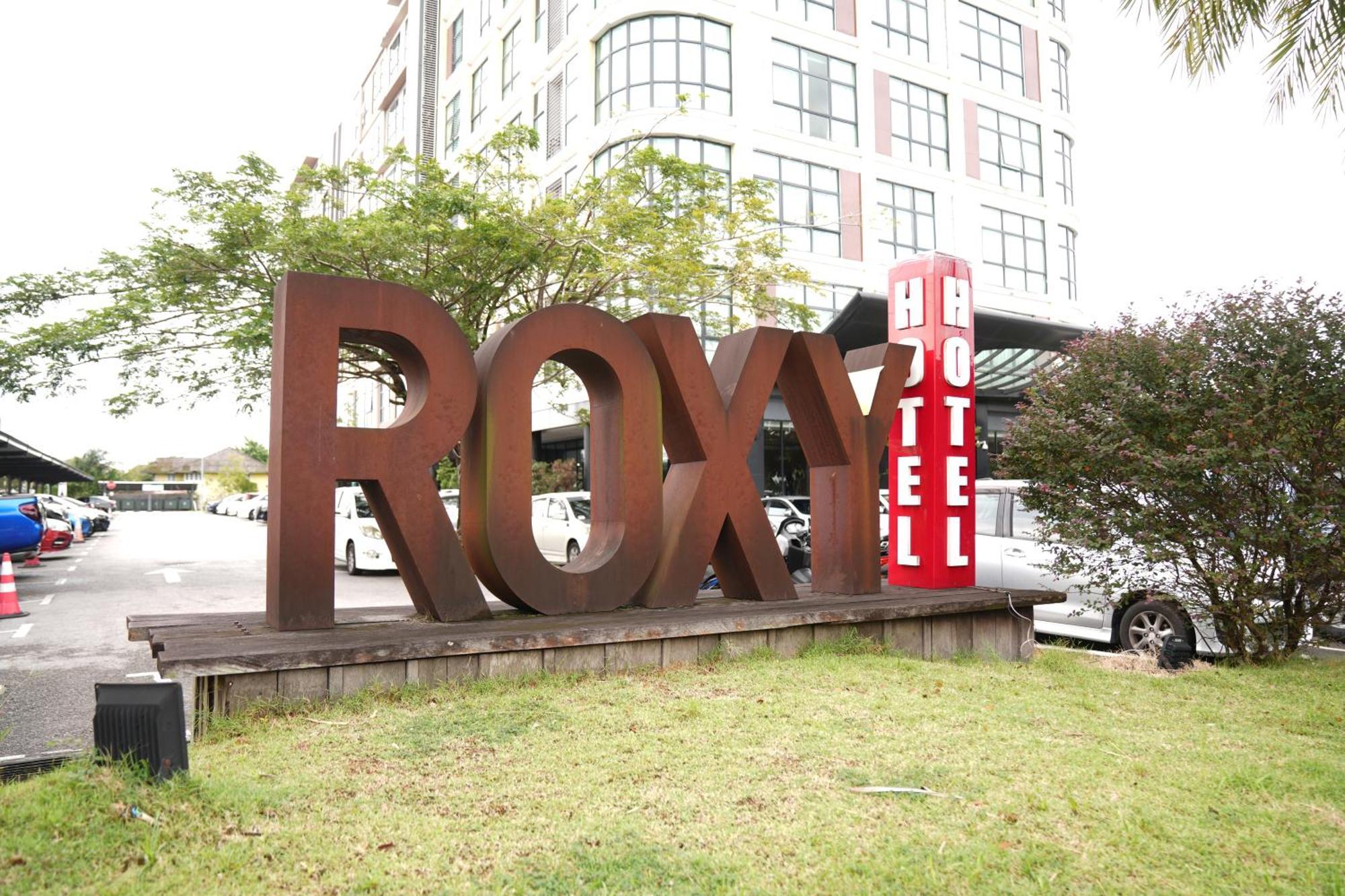 Roxy Hotel & Apartments Kuching Extérieur photo