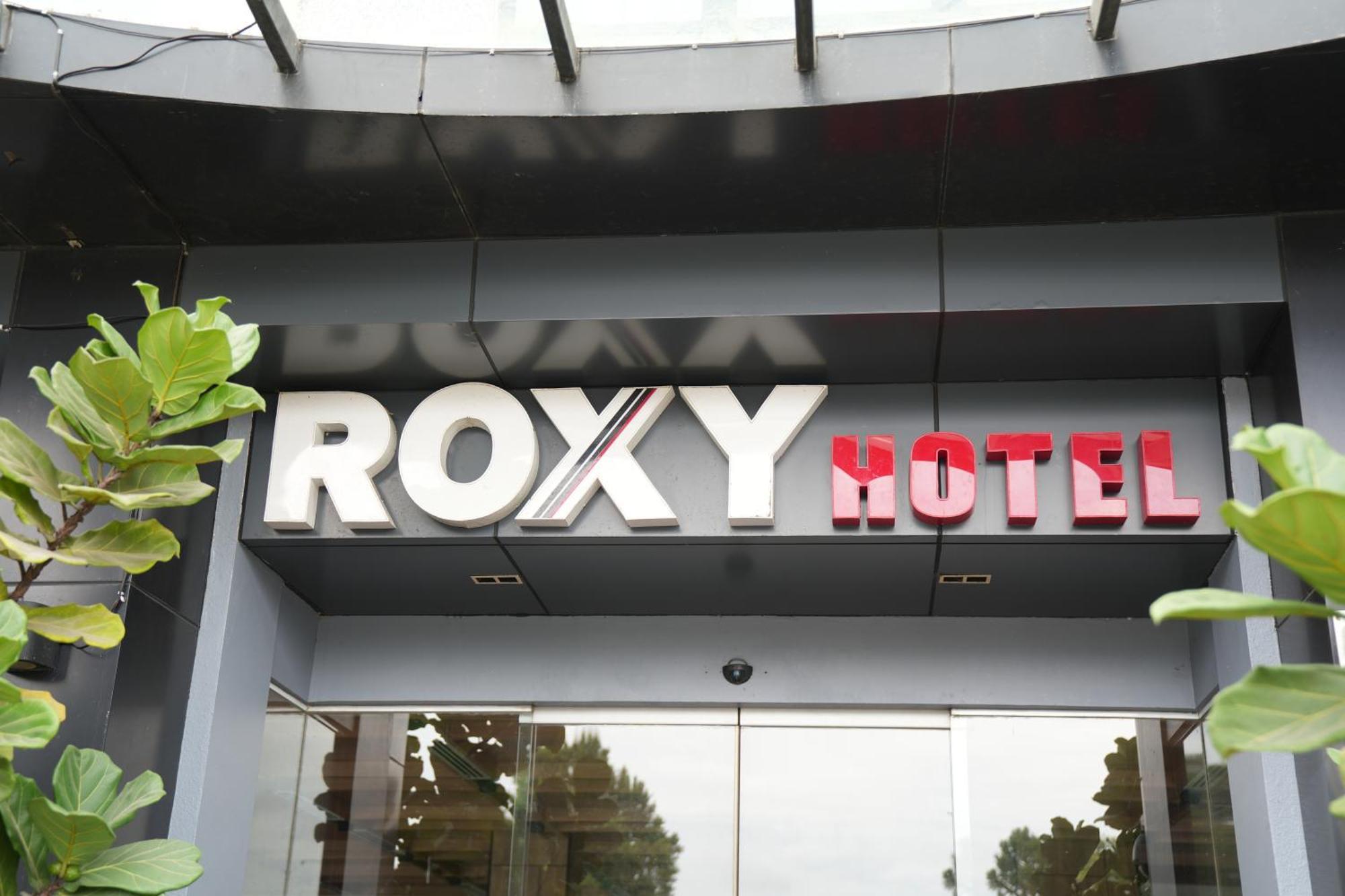 Roxy Hotel & Apartments Kuching Extérieur photo