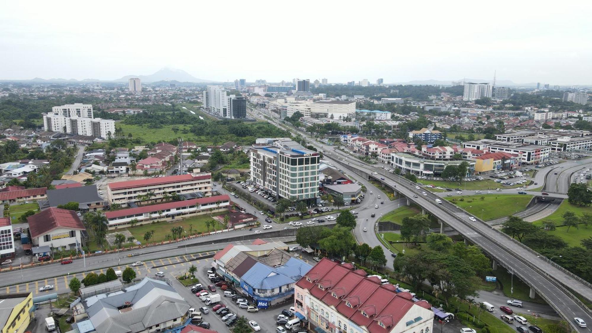 Roxy Hotel & Apartments Kuching Extérieur photo