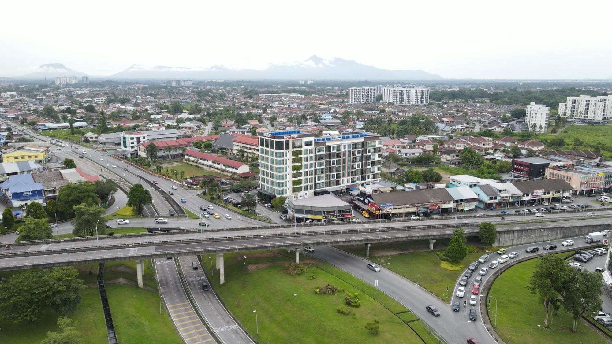 Roxy Hotel & Apartments Kuching Extérieur photo