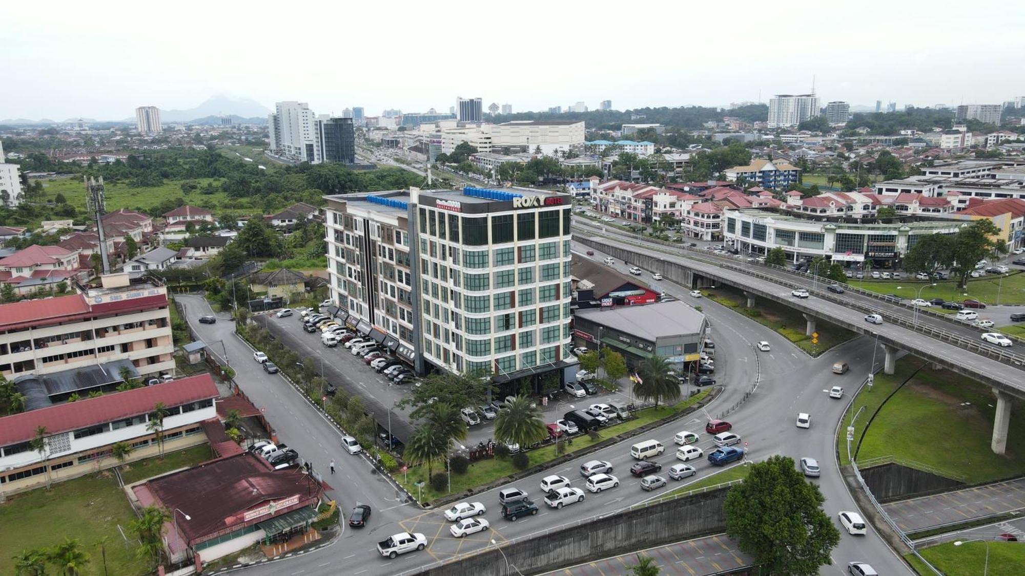 Roxy Hotel & Apartments Kuching Extérieur photo