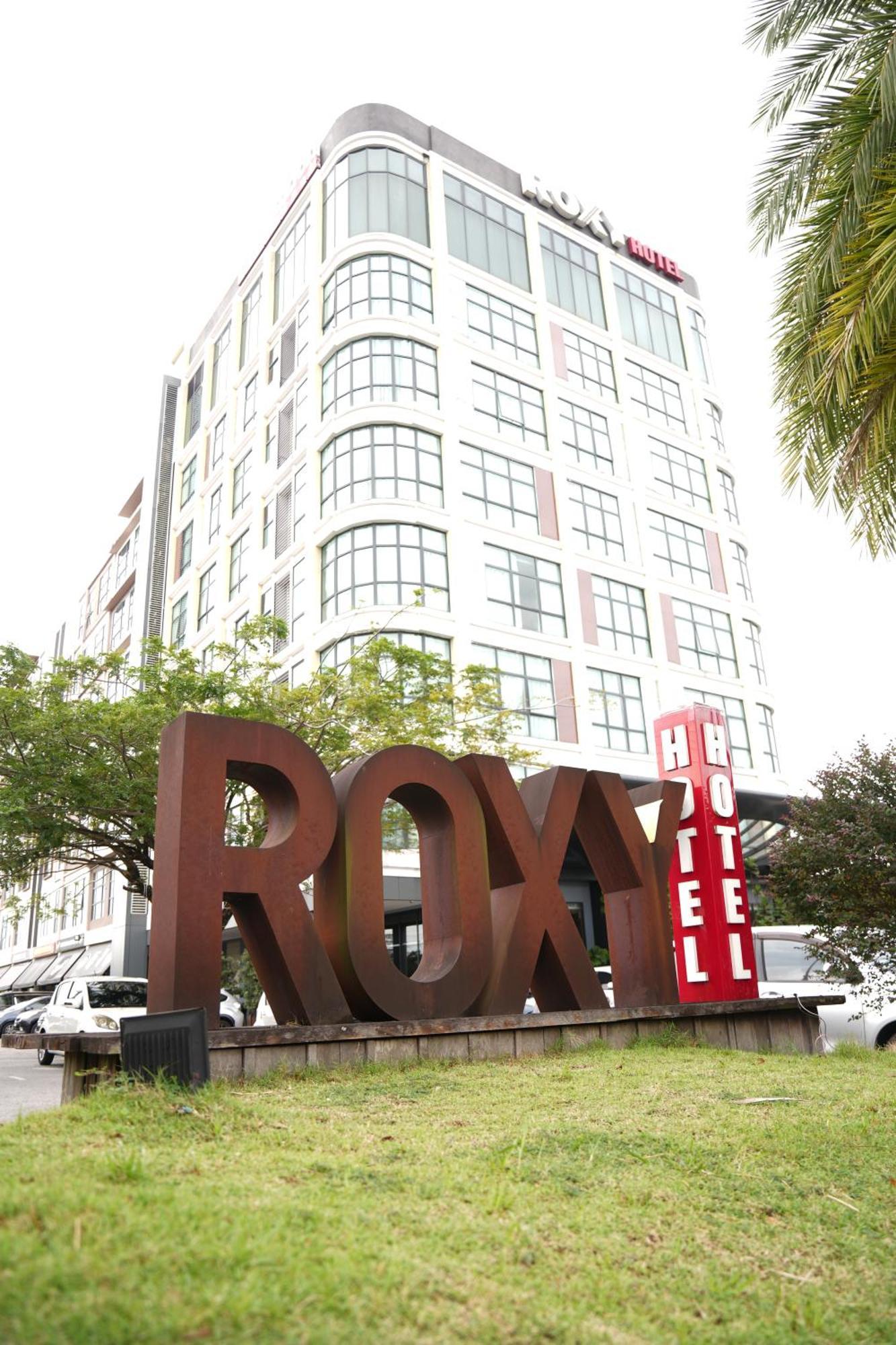 Roxy Hotel & Apartments Kuching Extérieur photo