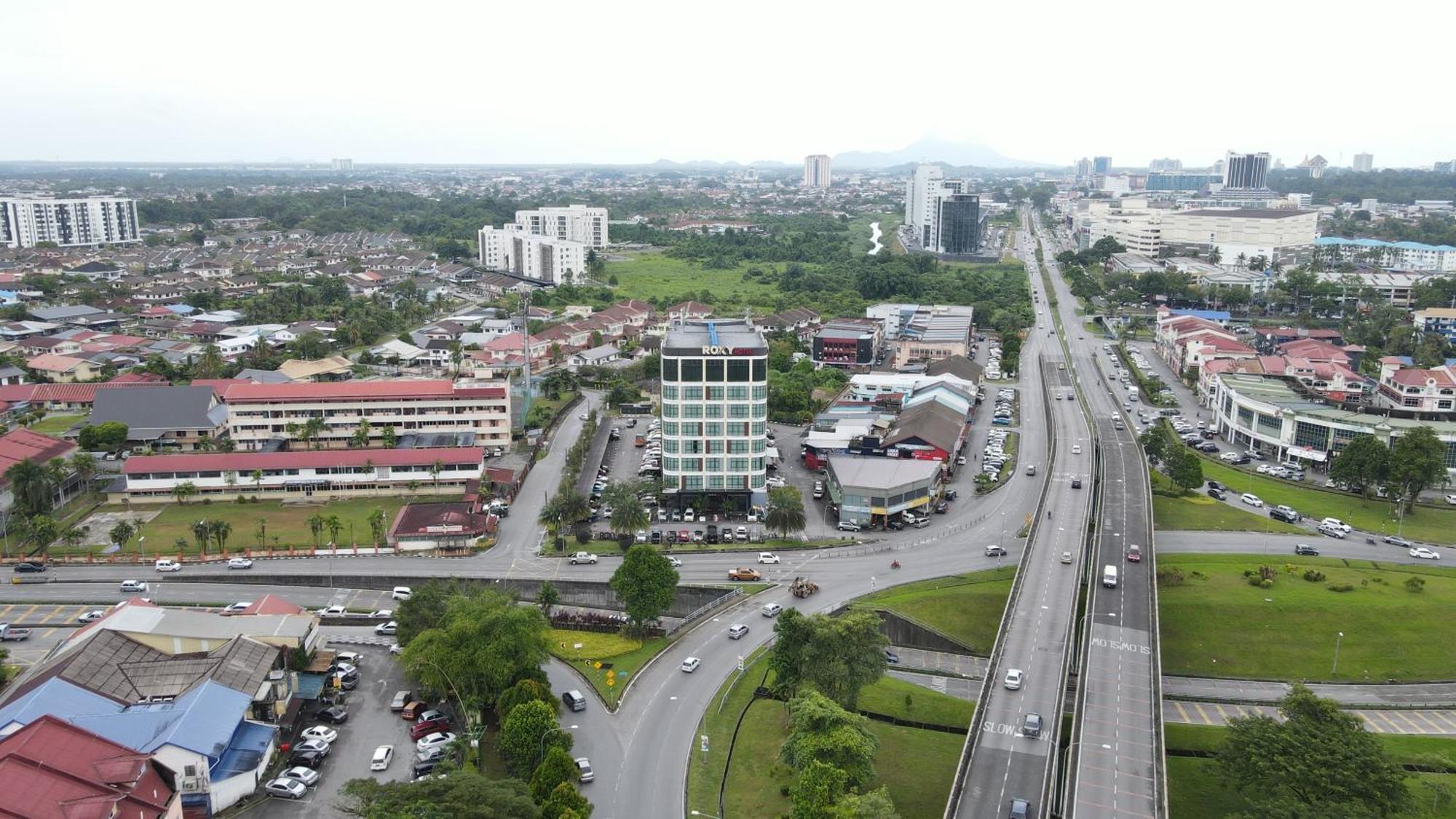 Roxy Hotel & Apartments Kuching Extérieur photo