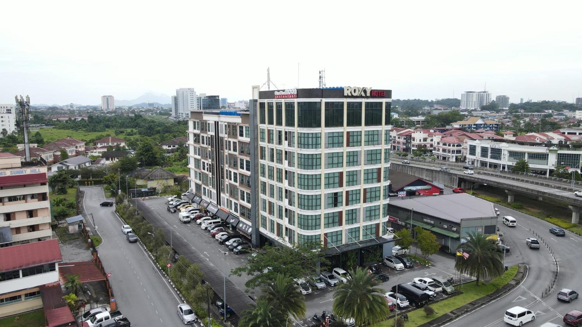 Roxy Hotel & Apartments Kuching Extérieur photo