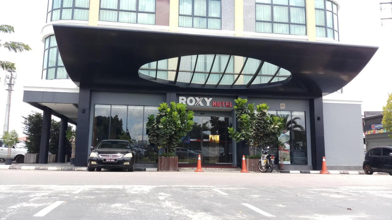 Roxy Hotel & Apartments Kuching Extérieur photo